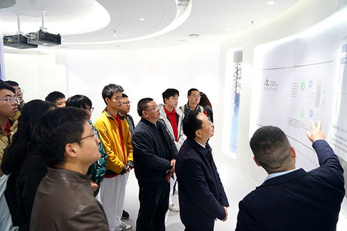 課堂搬進(jìn)企業(yè) 重理工師生身臨“企”境，探索新材料技術(shù)研發(fā)新篇章